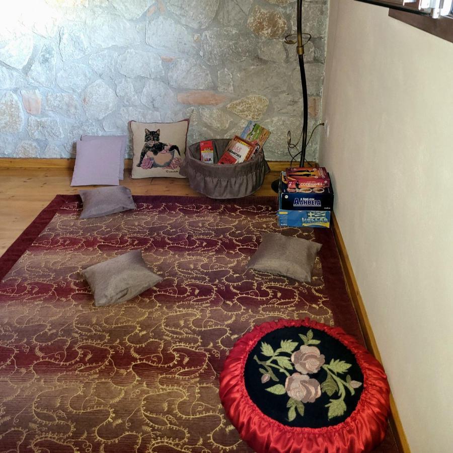 卡拉维塔Τα Πέτρινα Στο Σκεπαστό别墅 外观 照片