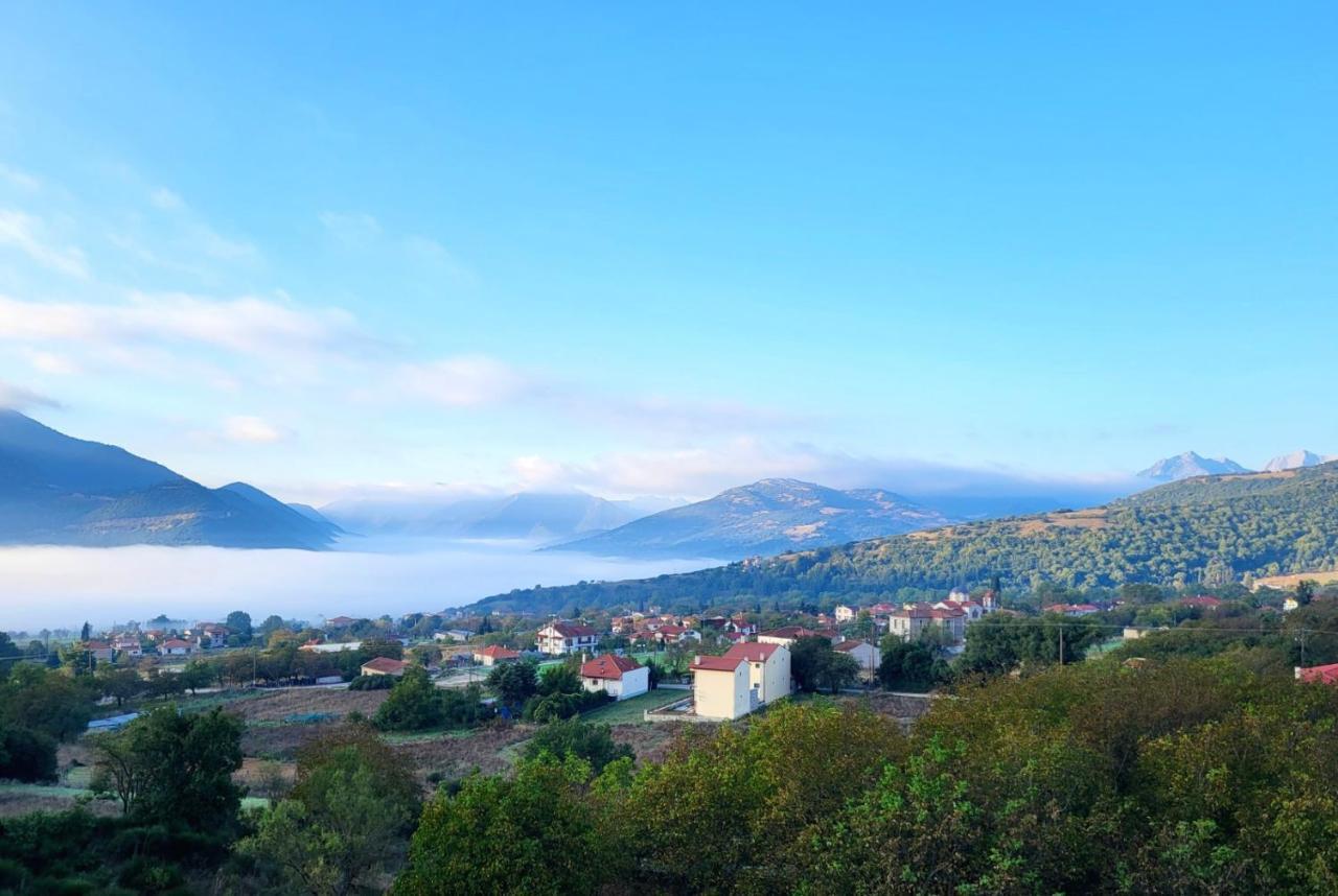 卡拉维塔Τα Πέτρινα Στο Σκεπαστό别墅 外观 照片