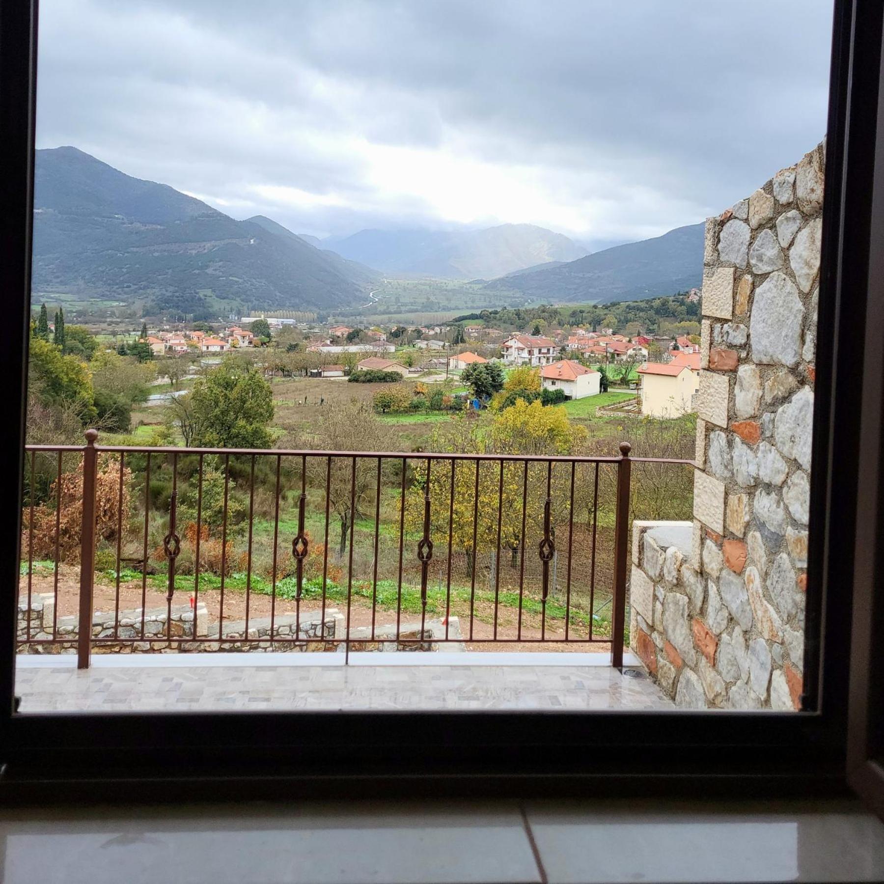 卡拉维塔Τα Πέτρινα Στο Σκεπαστό别墅 外观 照片
